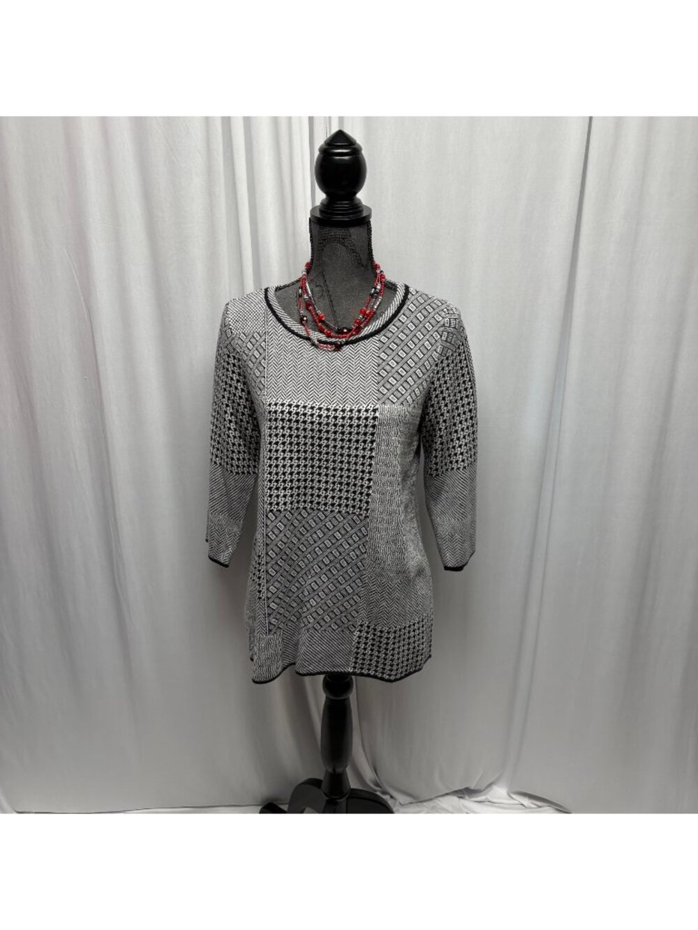 Dana Buchman Sweater Womens Size Large Black White Pullover Knit Patchwork Look